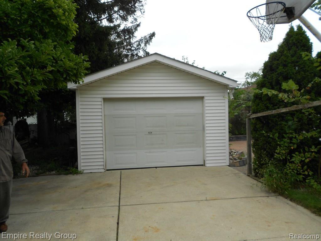 1480 South Gulley Road Dearborn Heights, MI 48125 - Photo 4 of 14 1480 gulley 008.jpg