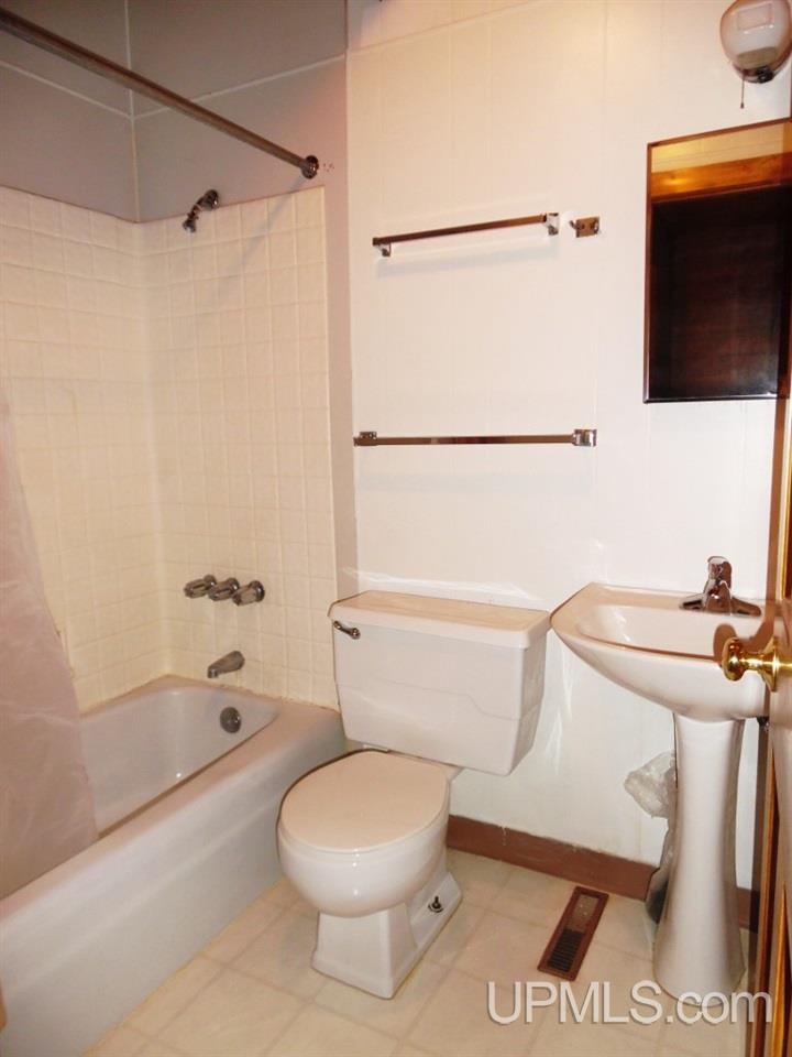 169 Sundance Road, Unit 24182419 Wakefield, MI 49968 - Photo 19 of 23 Gallery Image 19