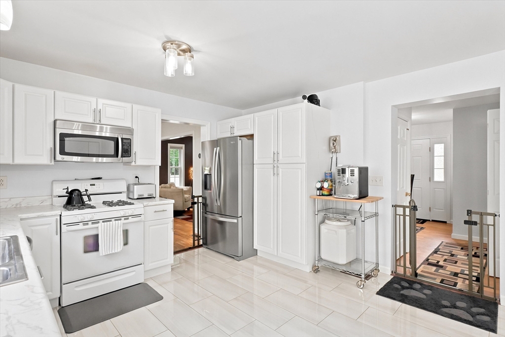 18 Rosegate Road Needham, MA 02494 - Photo 4 of 41
