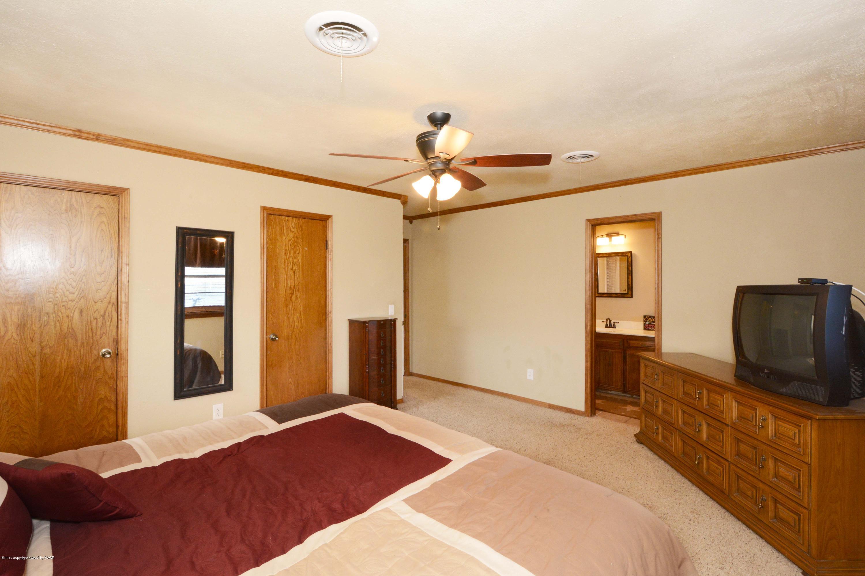7210 Gainsborough Road Amarillo, TX 79106 - Photo 14 of 25 14 Master Bedroom