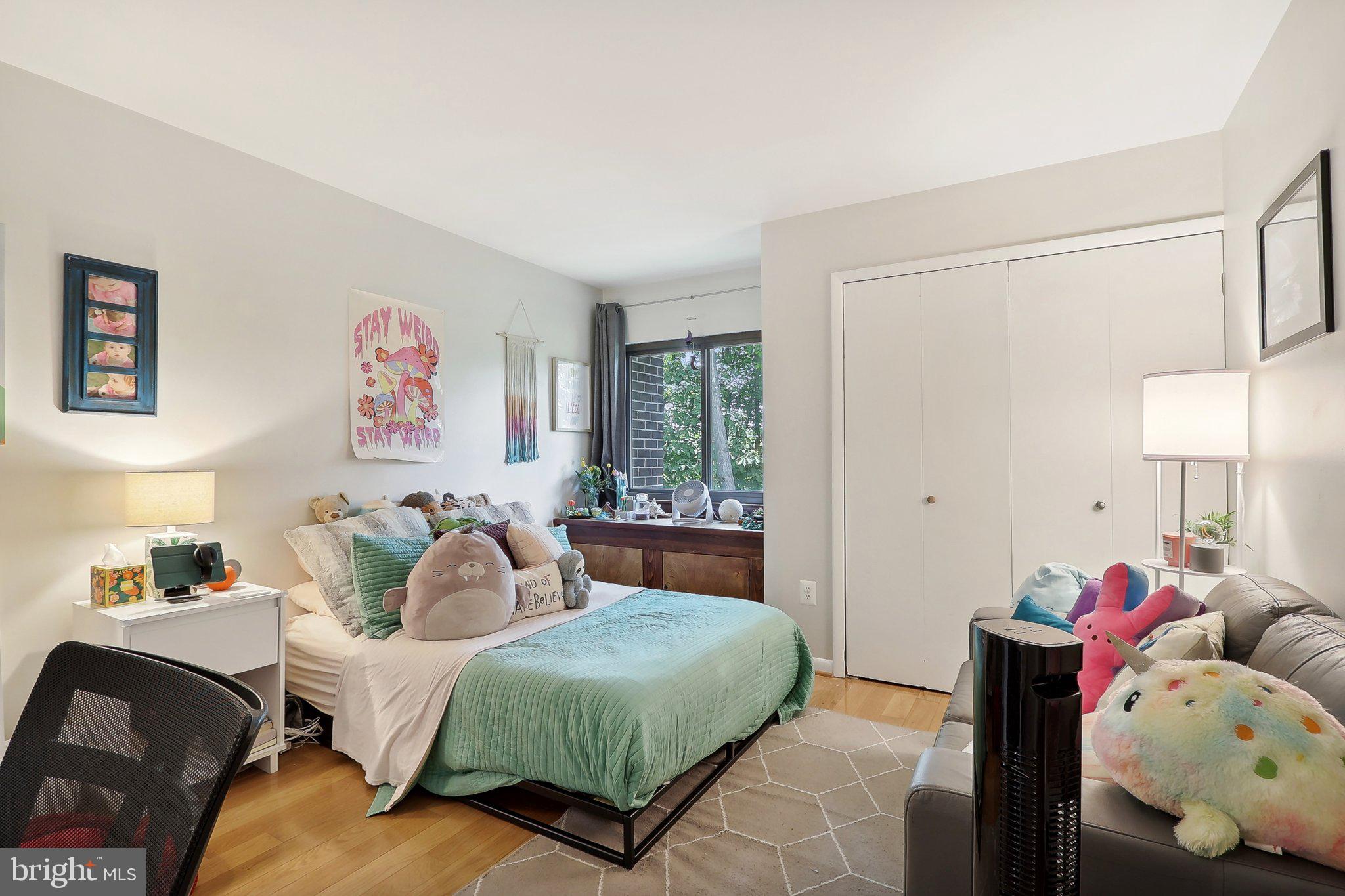 2031 Approach Lane Reston, VA 20191 - Photo 39 of 58 Cozy retreat with vibrant decor.