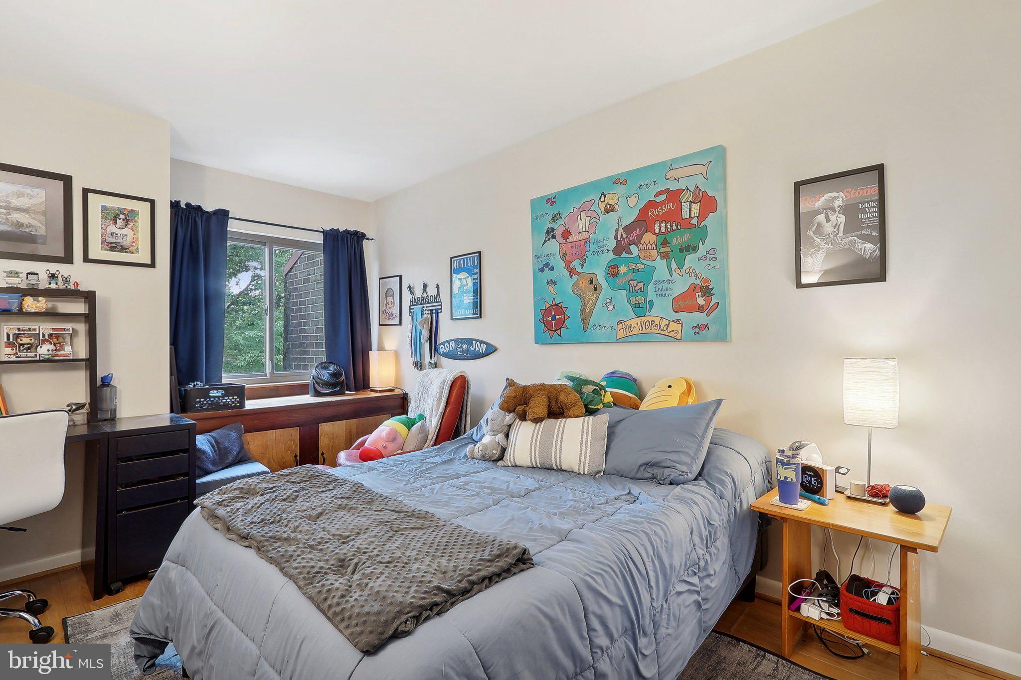 2031 Approach Lane Reston, VA 20191 - Photo 43 of 58 Cozy retreat with vibrant decor.