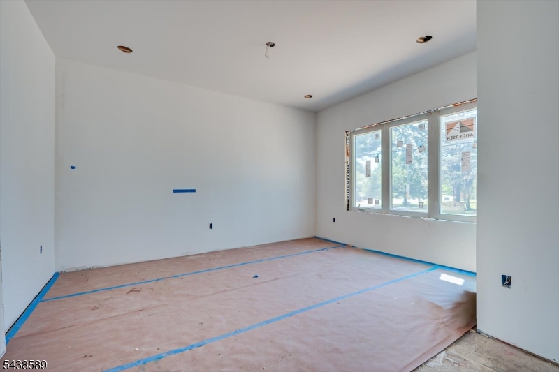 54 Nevsky Street Edison, NJ 08820 - Photo 9 of 47