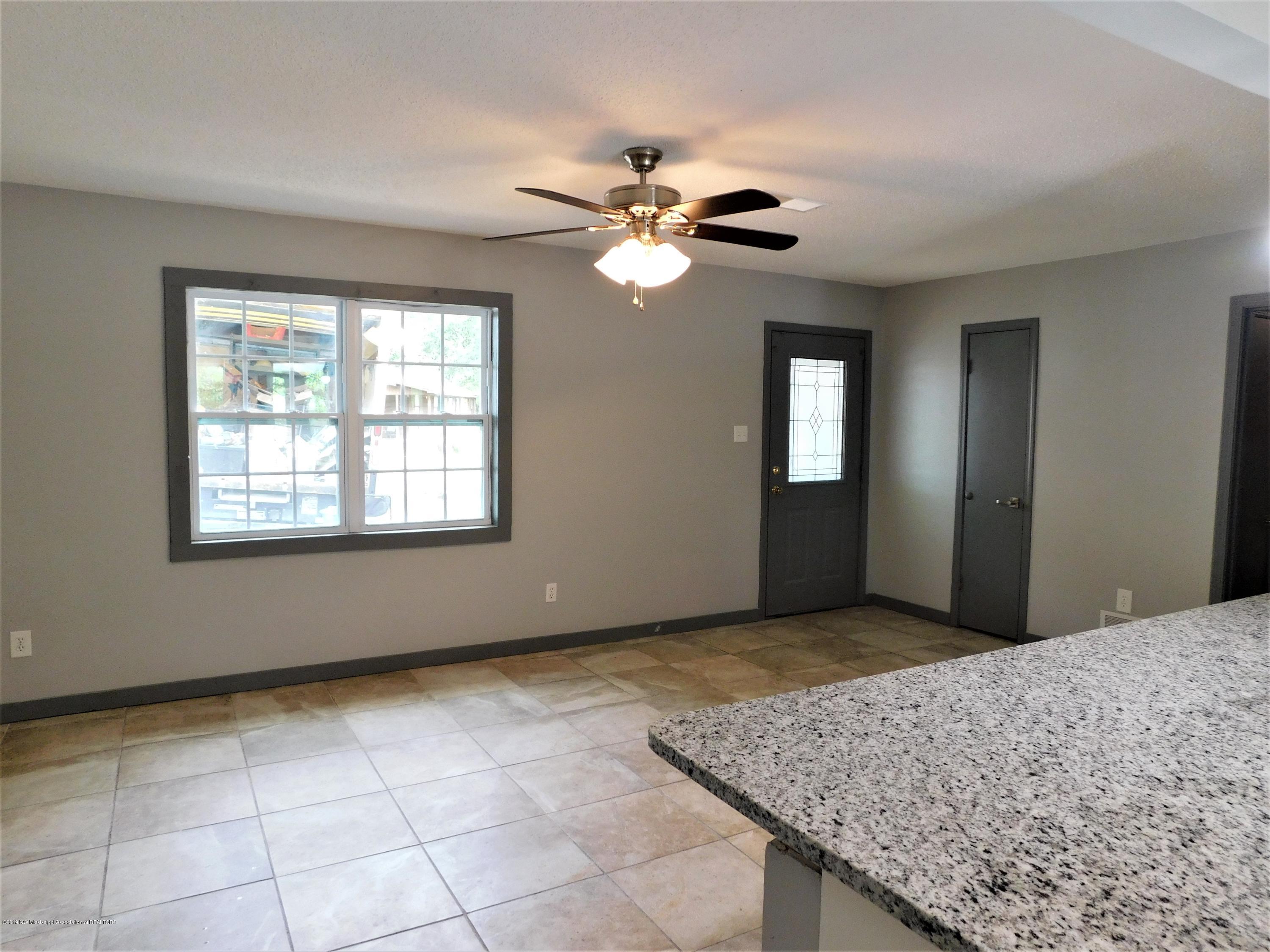 230 East Oak Grove Road Hernando, MS 38632 - Photo 12 of 44 living room