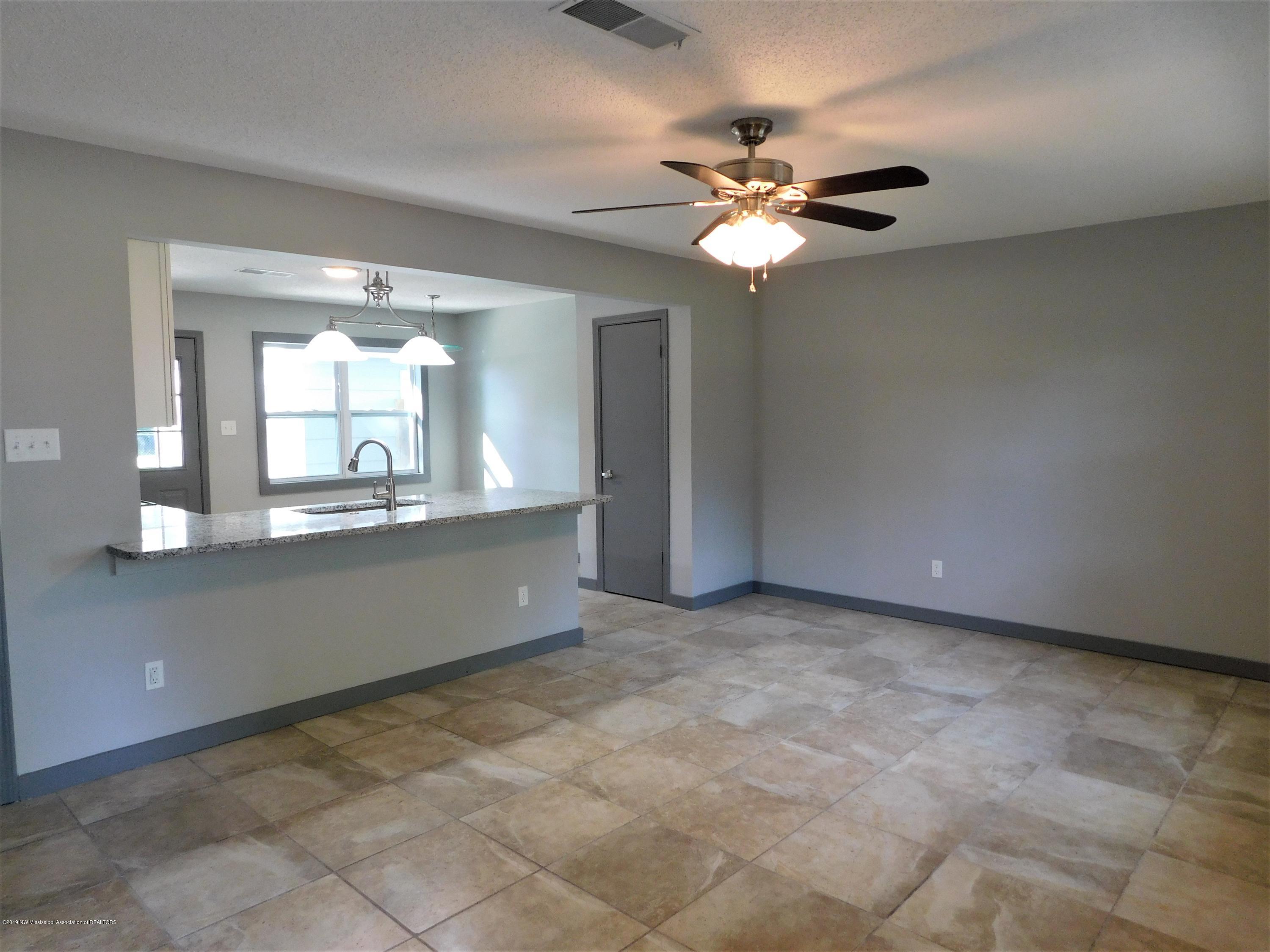 230 East Oak Grove Road Hernando, MS 38632 - Photo 13 of 44 living room
