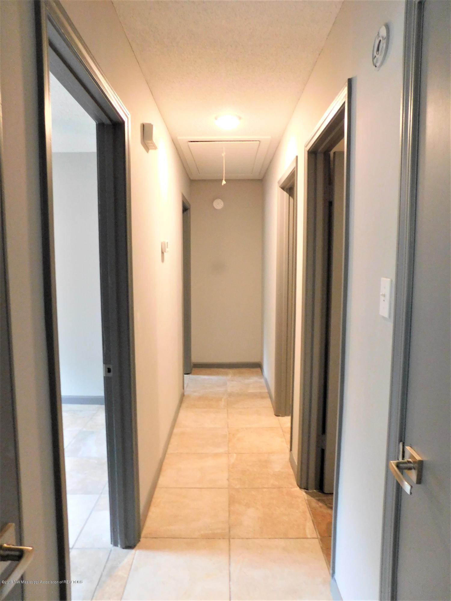 230 East Oak Grove Road Hernando, MS 38632 - Photo 19 of 44 hall