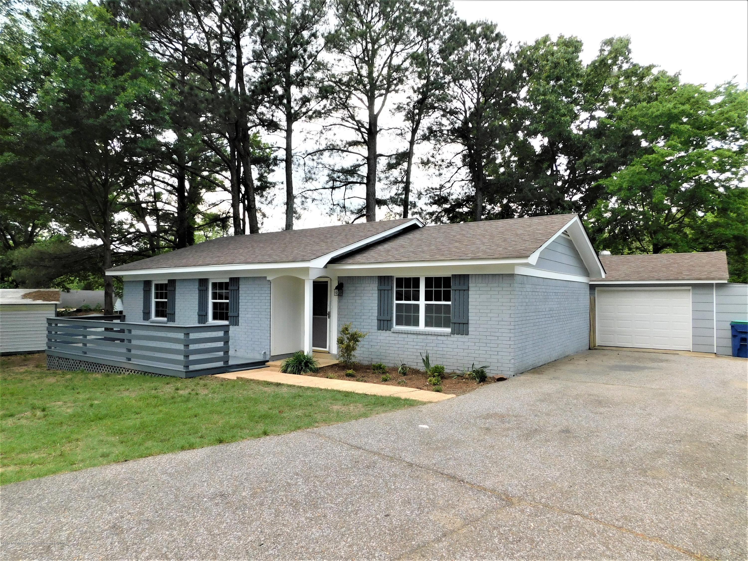 230 East Oak Grove Road Hernando, MS 38632 - Photo 3 of 44 front