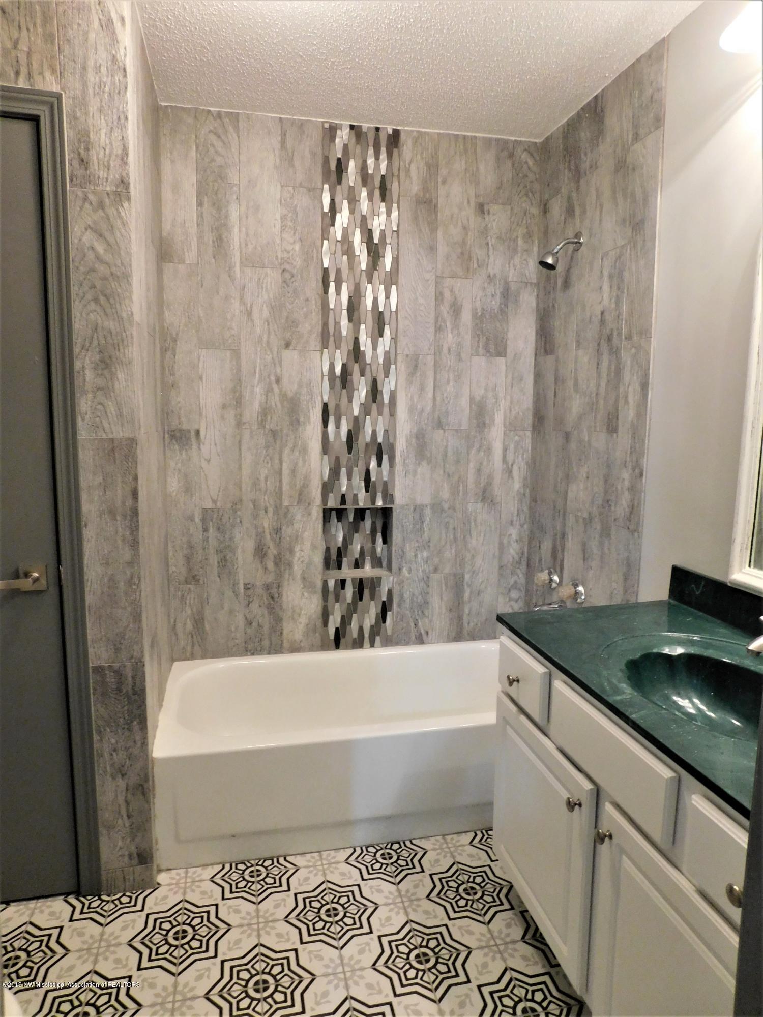230 East Oak Grove Road Hernando, MS 38632 - Photo 30 of 44 master bath