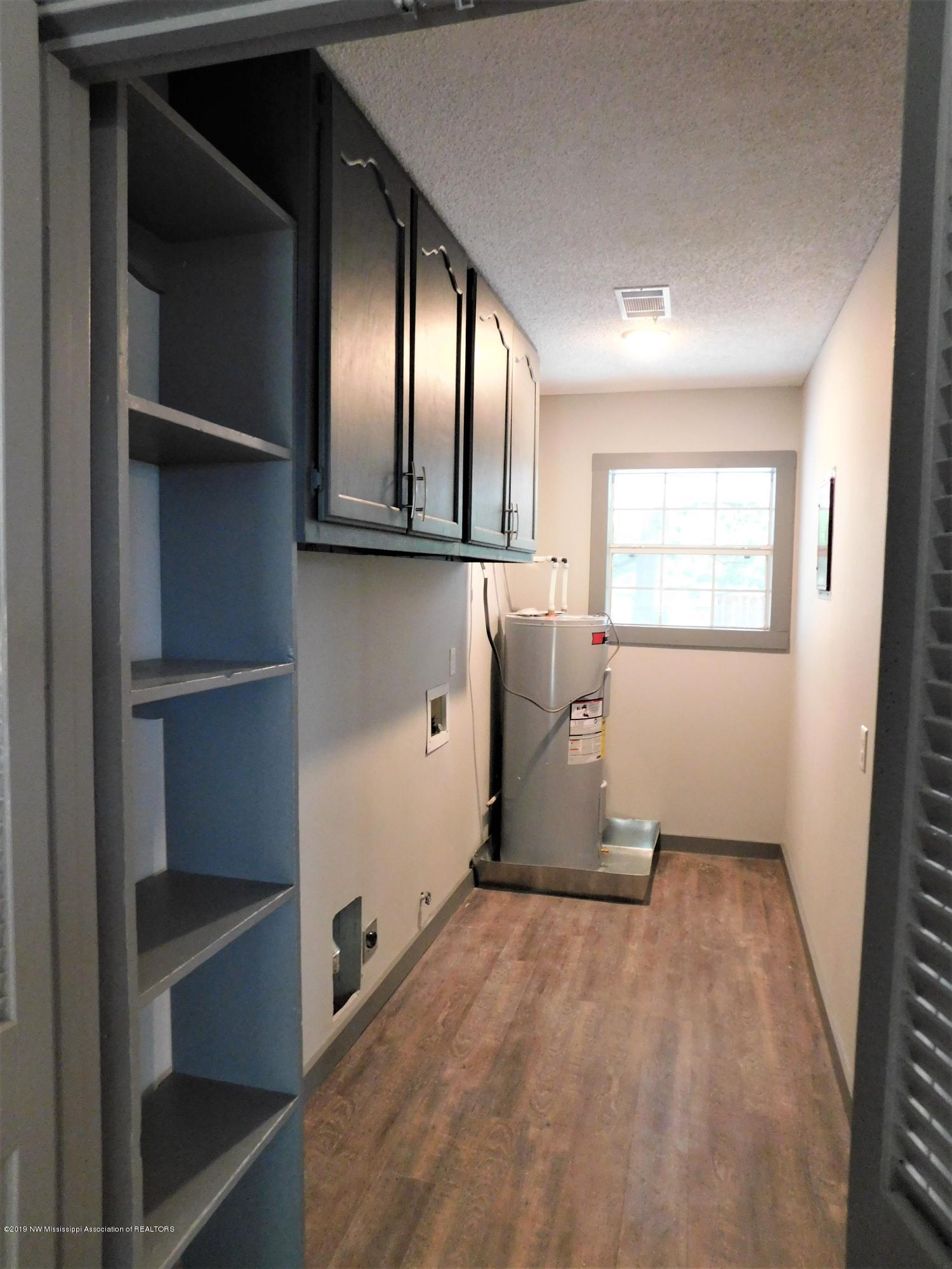 230 East Oak Grove Road Hernando, MS 38632 - Photo 35 of 44 laundry room