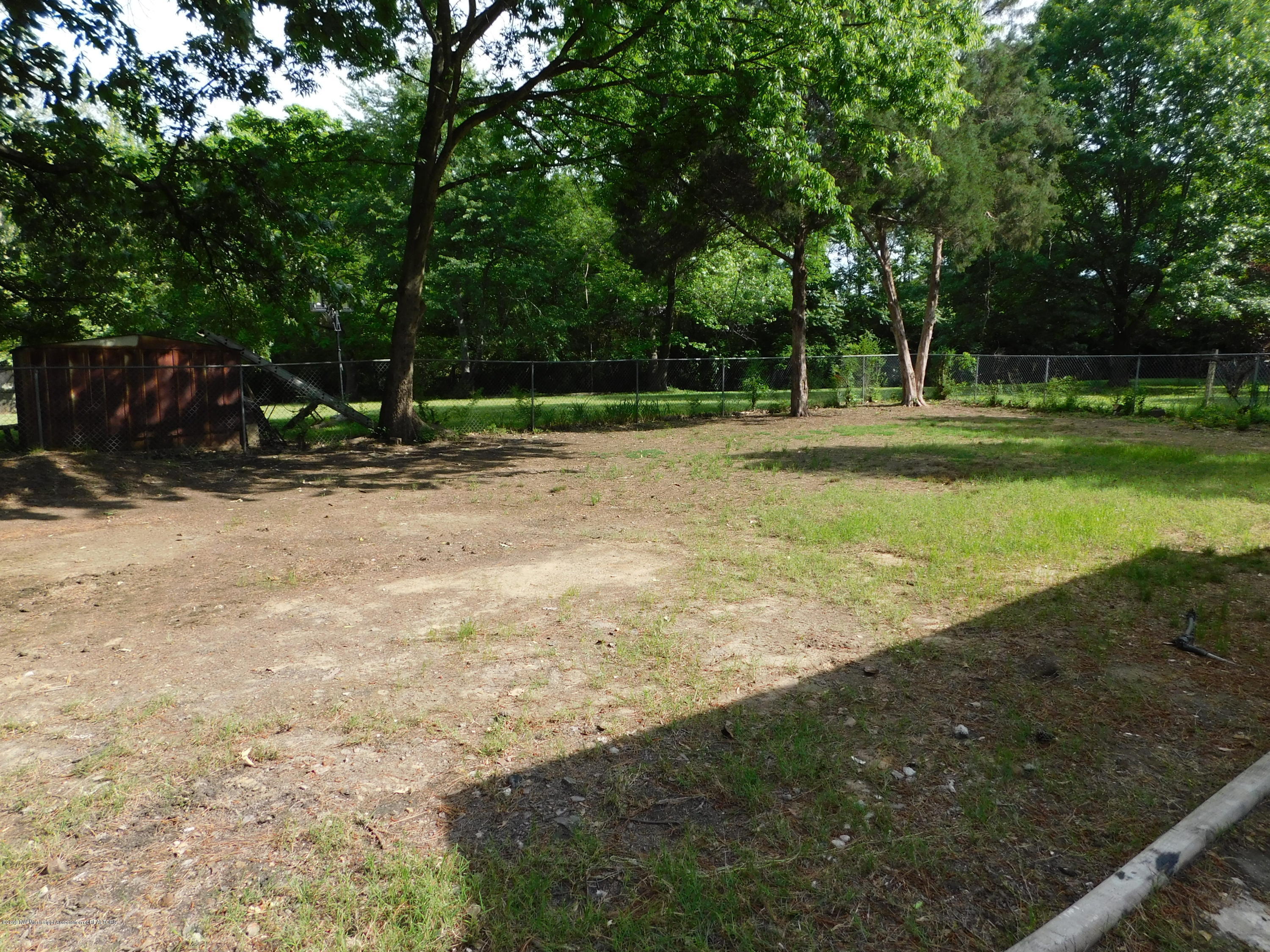 230 East Oak Grove Road Hernando, MS 38632 - Photo 43 of 44 backyard