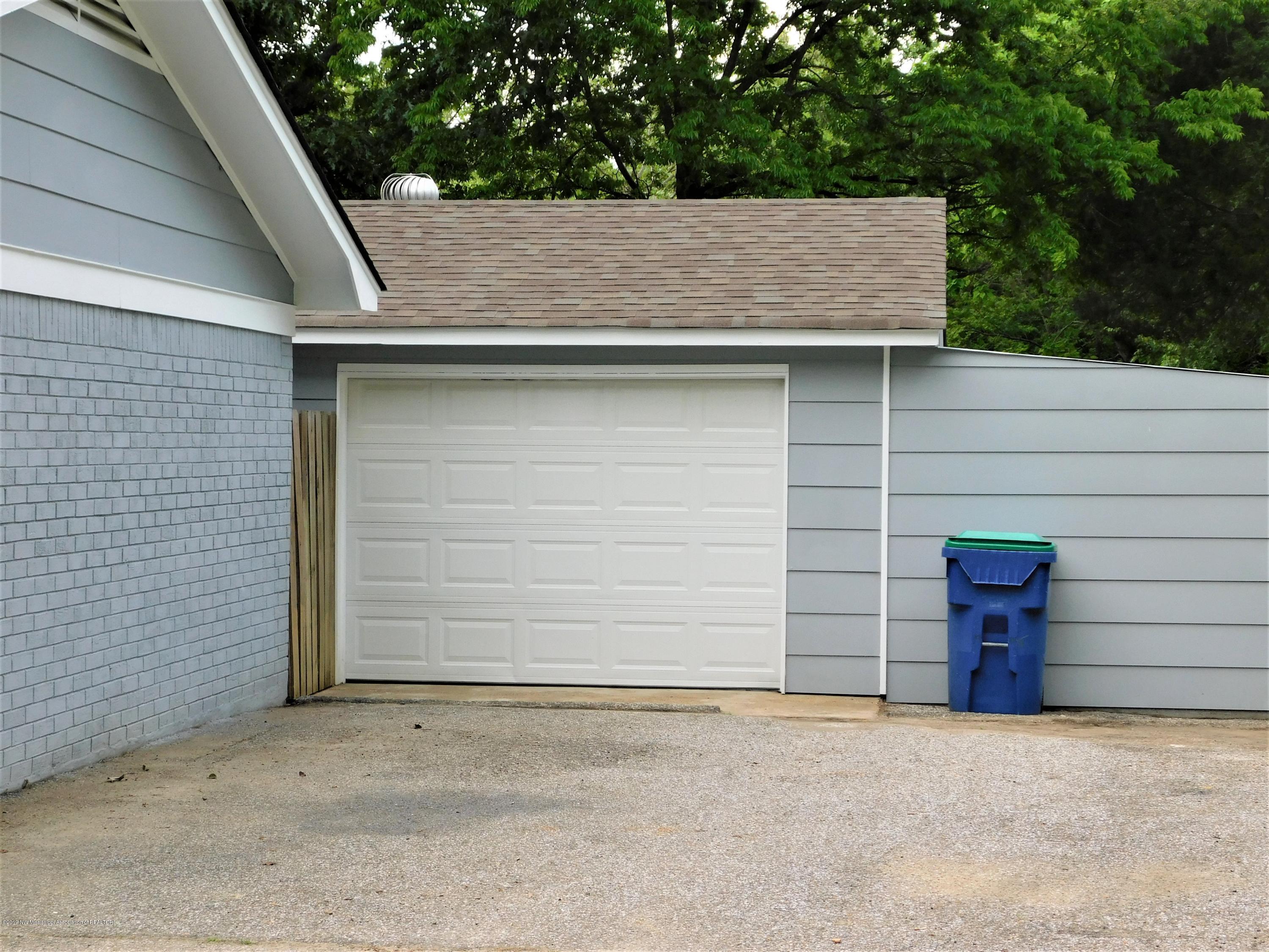 230 East Oak Grove Road Hernando, MS 38632 - Photo 8 of 44 garage