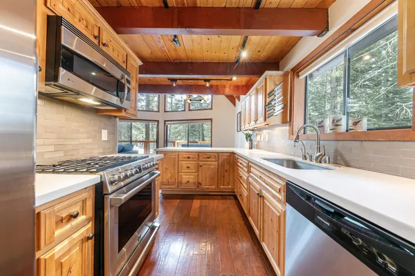 a view of a backyard of the house