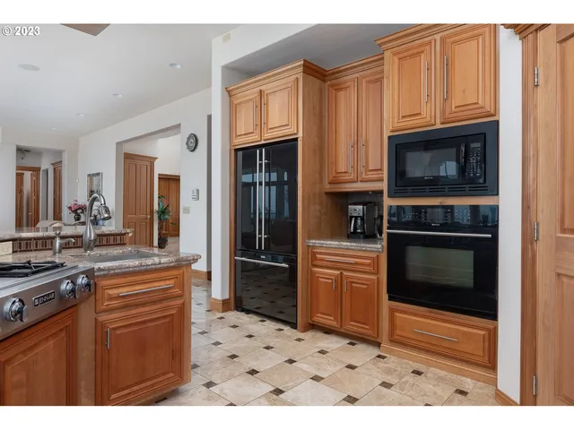 $2,195,000 | 3775 Highway 101 North, Yachats, OR 97498