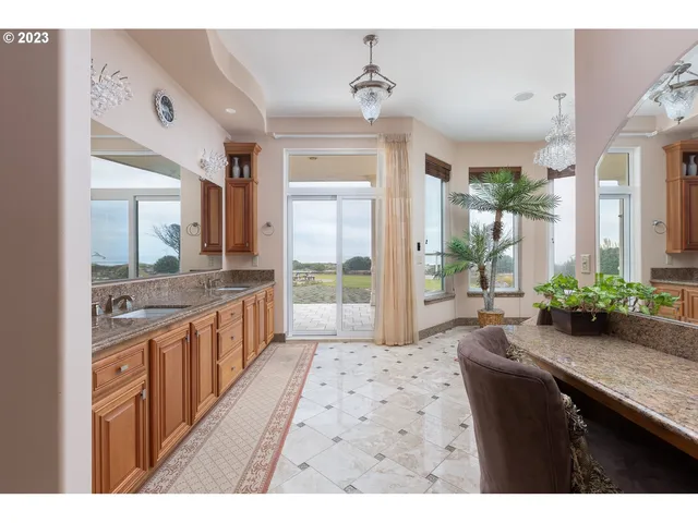 $2,195,000 | 3775 Highway 101 North, Yachats, OR 97498