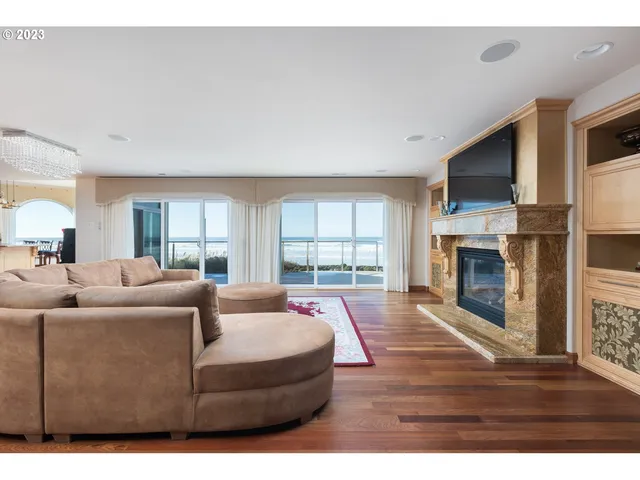 $2,195,000 | 3775 Highway 101 North, Yachats, OR 97498