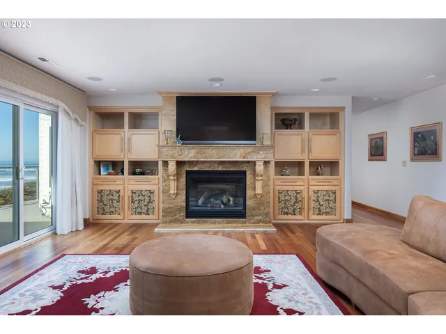 $2,195,000 | 3775 Highway 101 North, Yachats, OR 97498