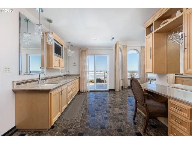 $2,195,000 | 3775 Highway 101 North, Yachats, OR 97498