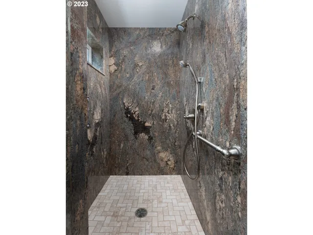 $2,195,000 | 3775 Highway 101 North, Yachats, OR 97498