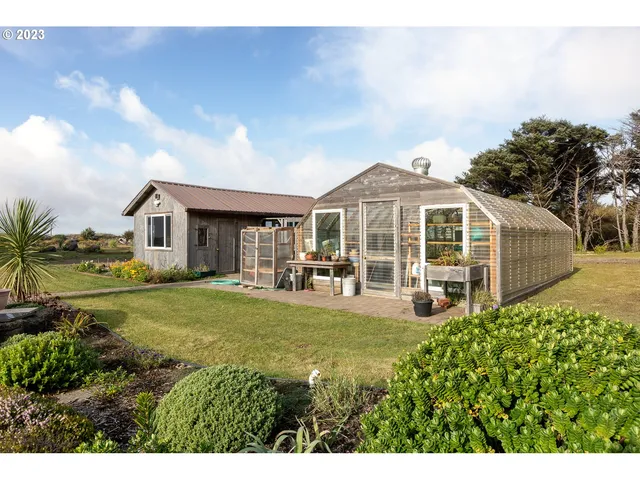 $2,195,000 | 3775 Highway 101 North, Yachats, OR 97498