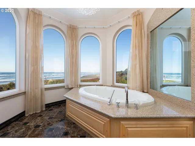 $2,195,000 | 3775 Highway 101 North, Yachats, OR 97498