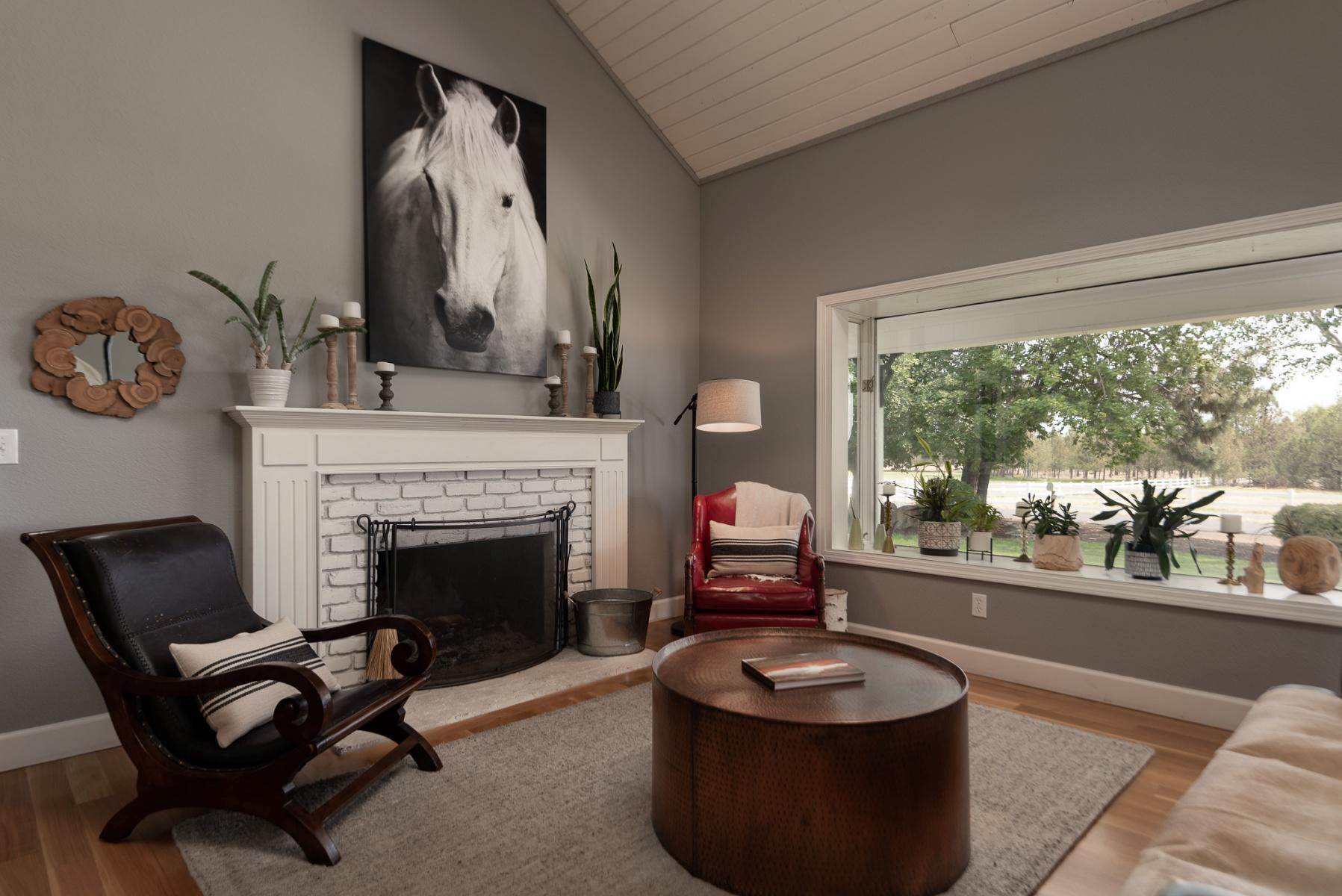 64495 Research Road Bend, OR 97703 - Photo 10 of 54 batch_10Living room closer