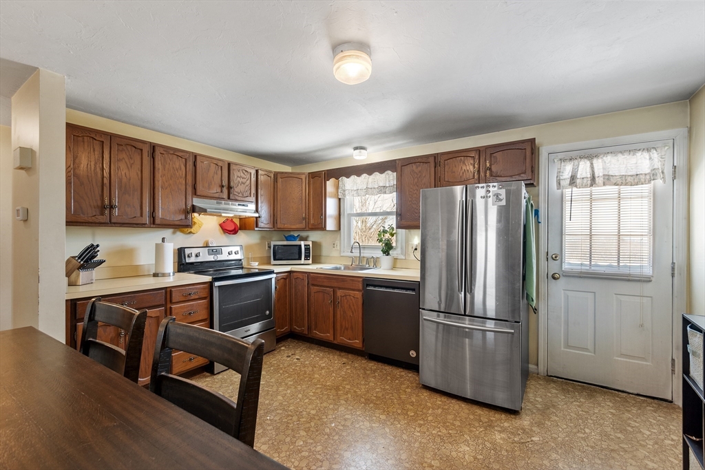 23 B Timrod Drive Worcester, MA 01603 - Photo 16 of 27