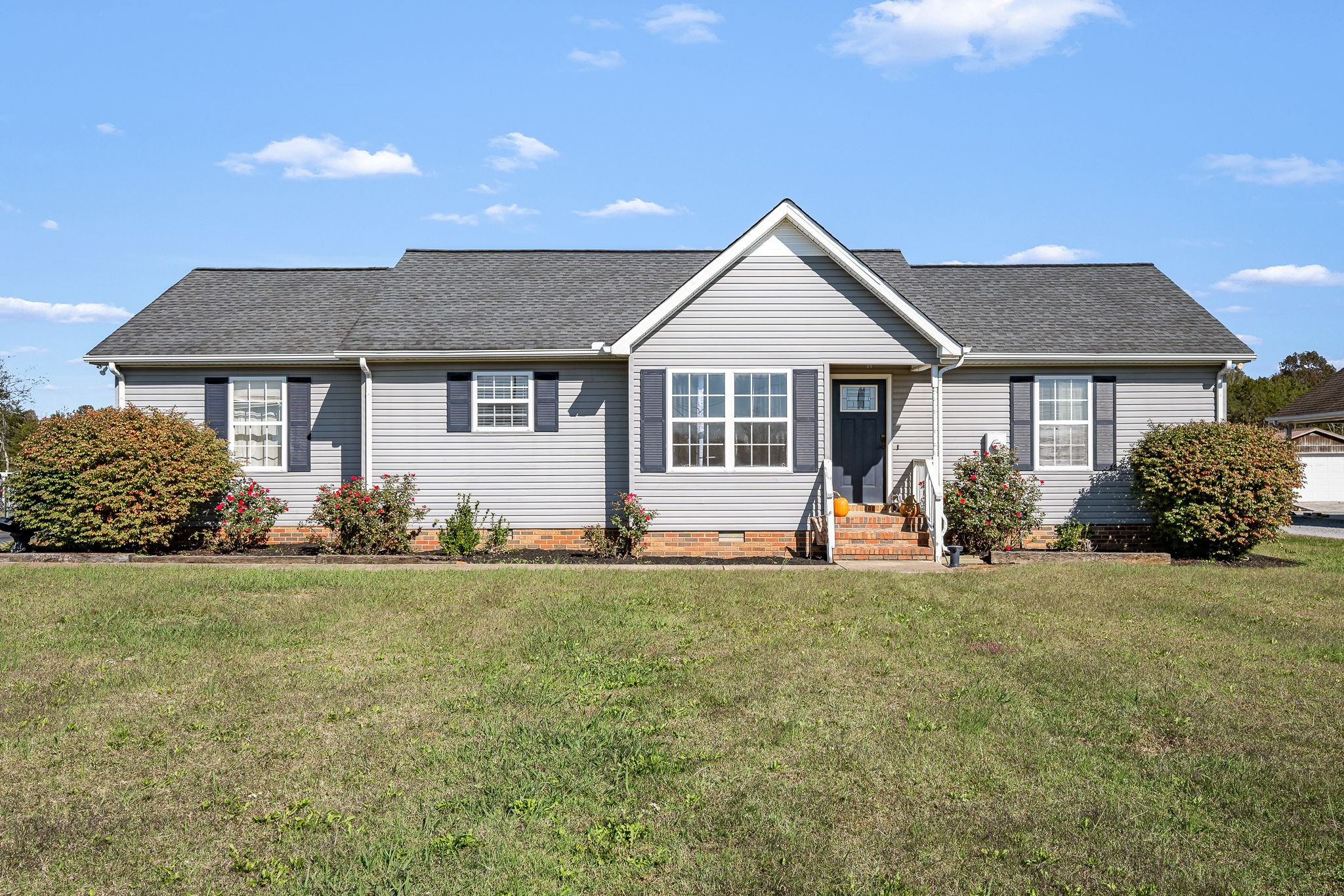 a view of a house with a outdoor space