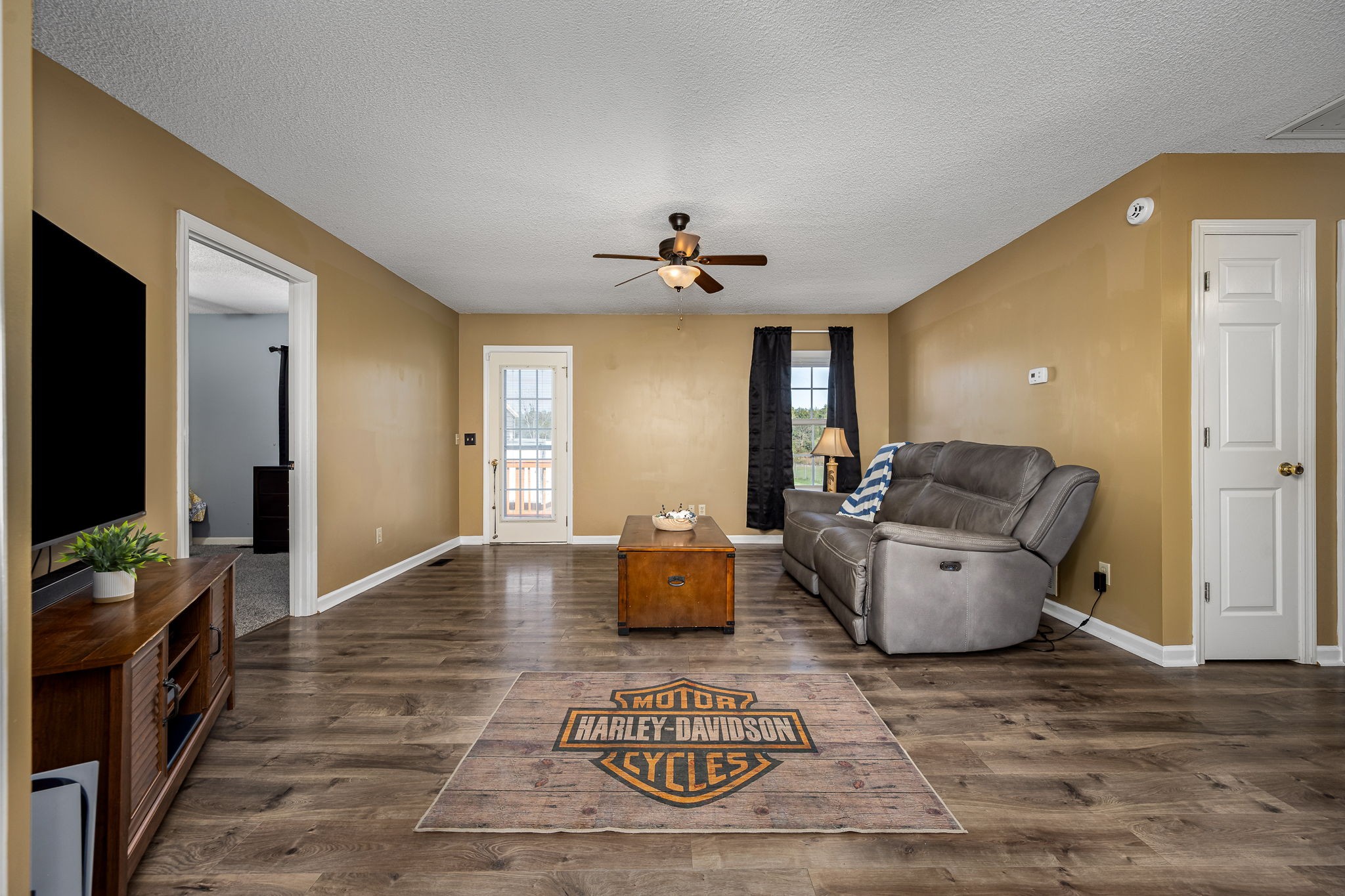 2936 Midland Road Shelbyville, TN 37160 - Photo 15 of 46 a living room with furniture and a flat screen tv