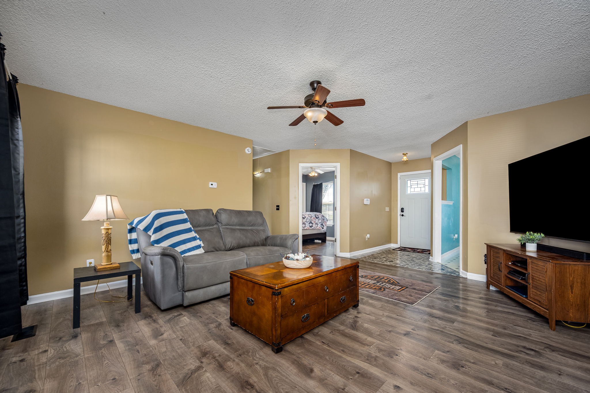 2936 Midland Road Shelbyville, TN 37160 - Photo 16 of 46 a living room with furniture and a flat screen tv