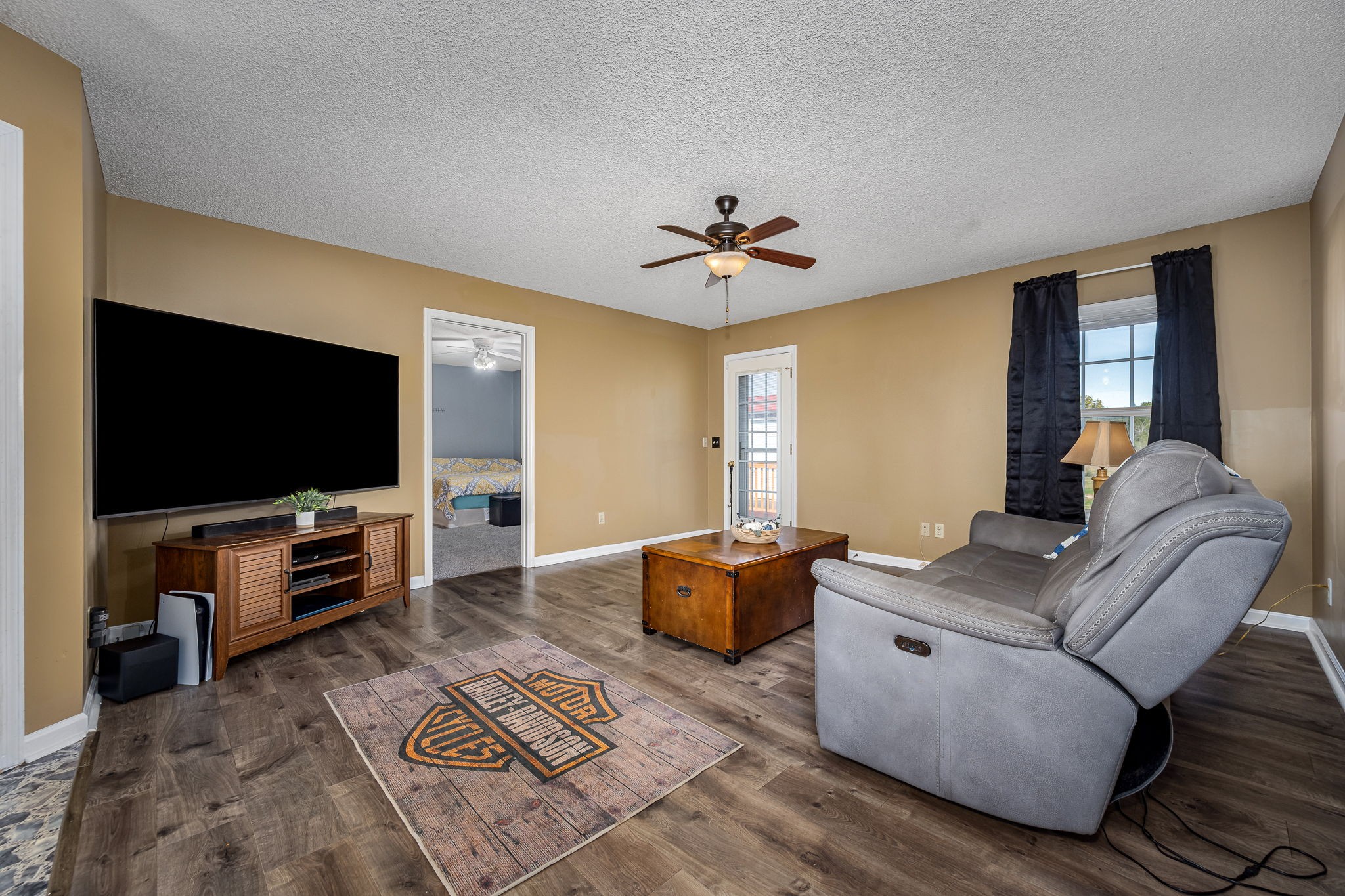 2936 Midland Road Shelbyville, TN 37160 - Photo 17 of 46 a living room with furniture and a flat screen tv