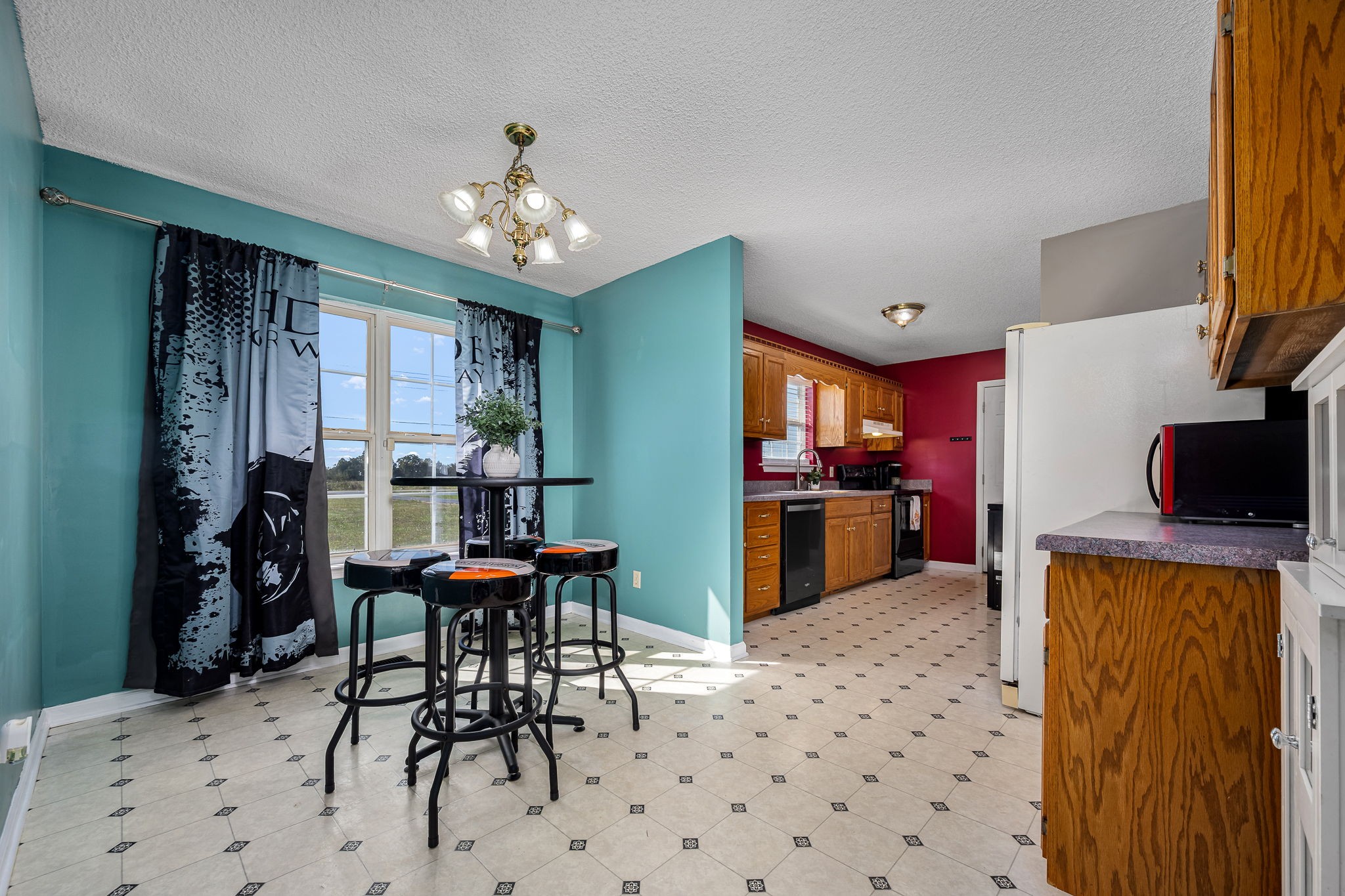 2936 Midland Road Shelbyville, TN 37160 - Photo 19 of 46 a kitchen with stainless steel appliances kitchen island granite countertop a table and chairs in it
