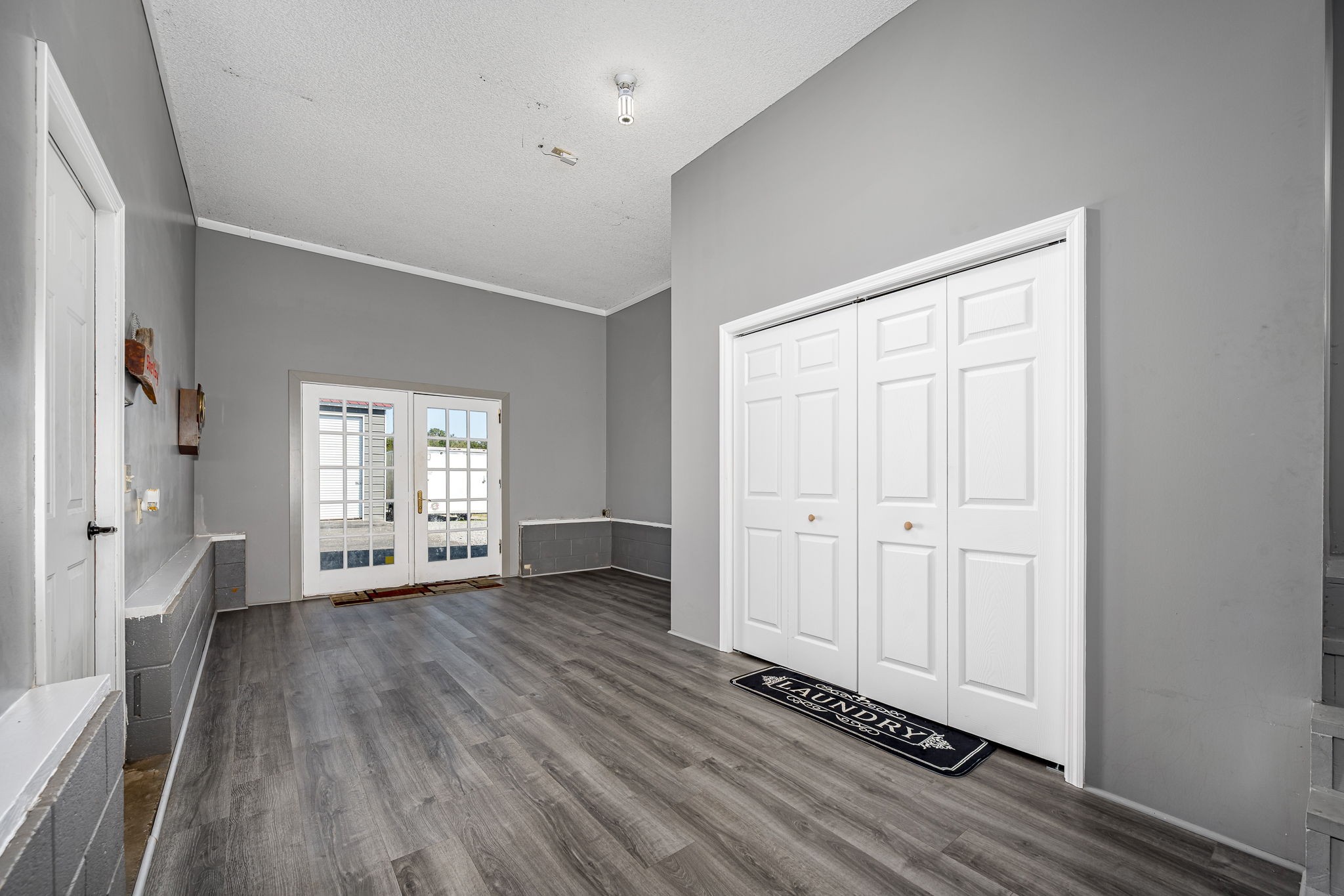 2936 Midland Road Shelbyville, TN 37160 - Photo 33 of 46 wooden floor in an empty room with a window