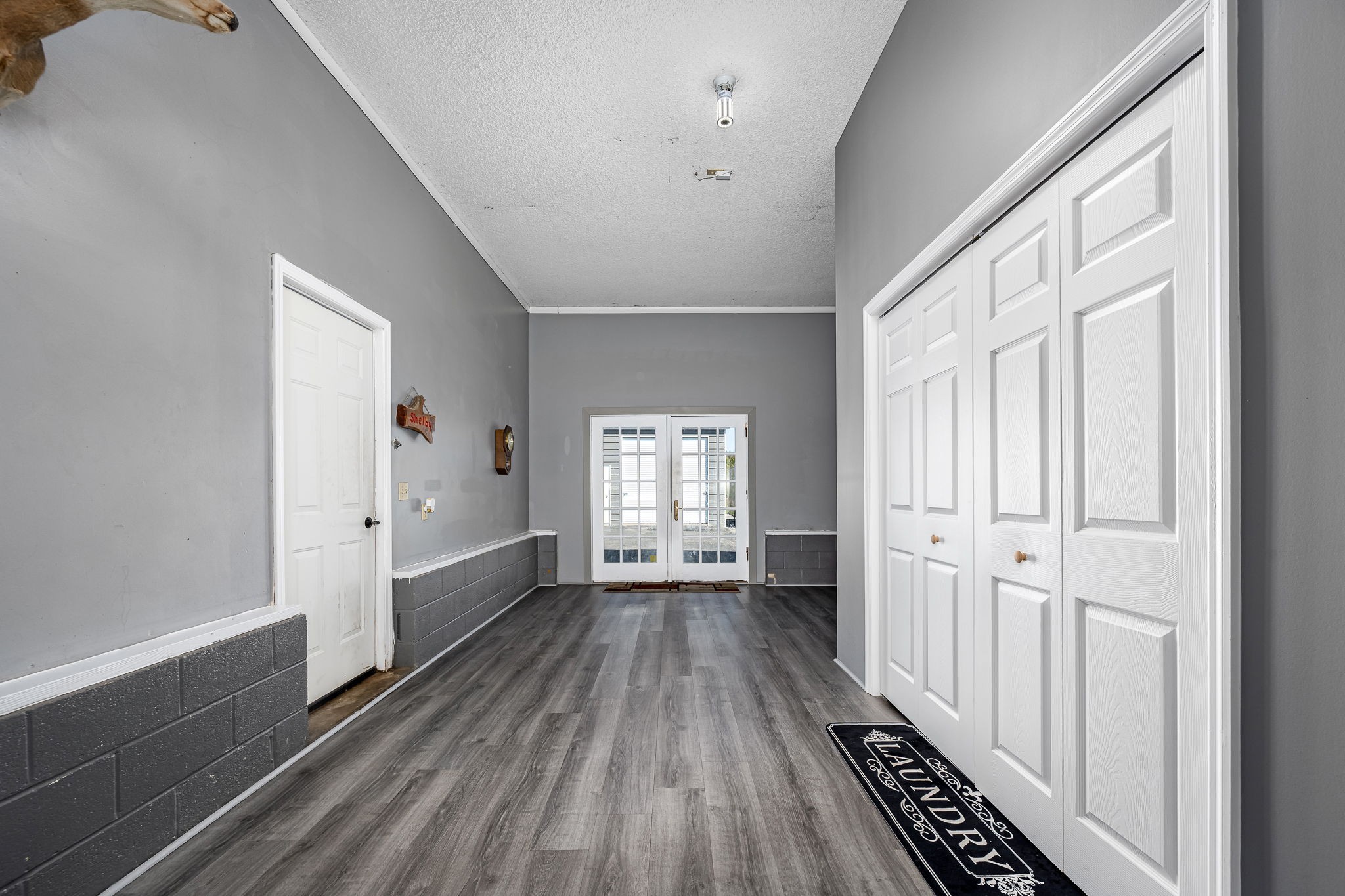 2936 Midland Road Shelbyville, TN 37160 - Photo 34 of 46 a view of a room with wooden floor electronic appliances and windows