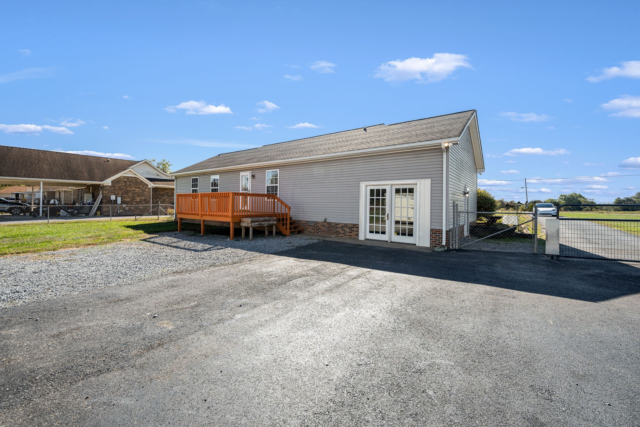 2936 Midland Road Shelbyville, TN 37160 - Photo 40 of 46 a view of a house with swimming pool and sitting area