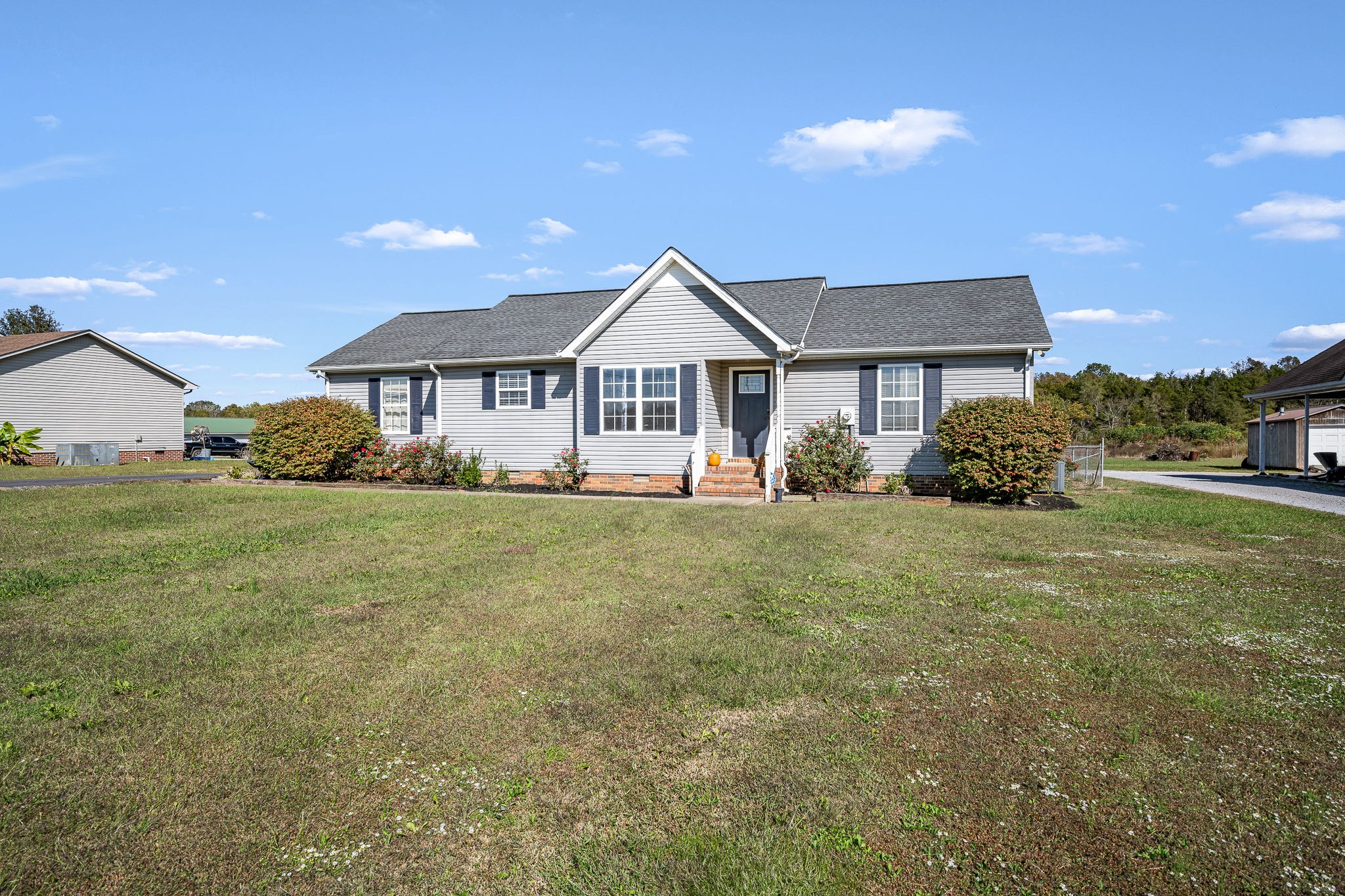 2936 Midland Road Shelbyville, TN 37160 - Photo 5 of 46 a front view of a house with a garden
