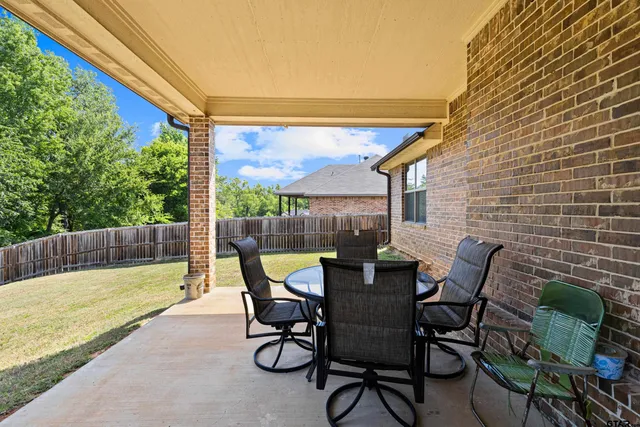 a view of a yard with a tree
