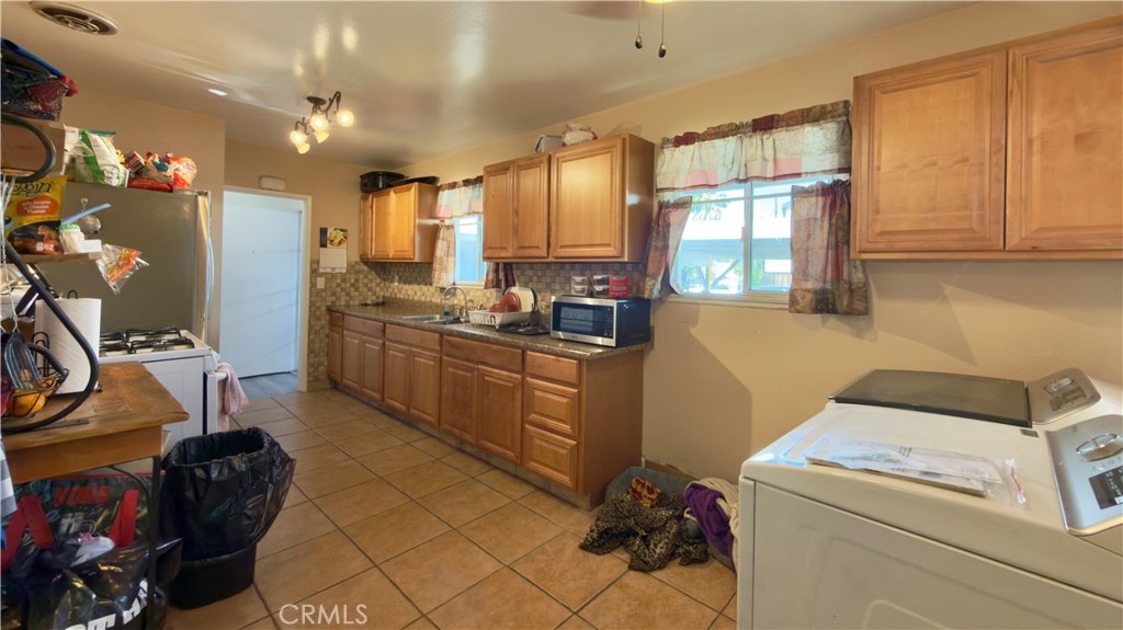 10861 Jaime Lakeview Terrace Pacoima, CA 91331 - Photo 24 of 30