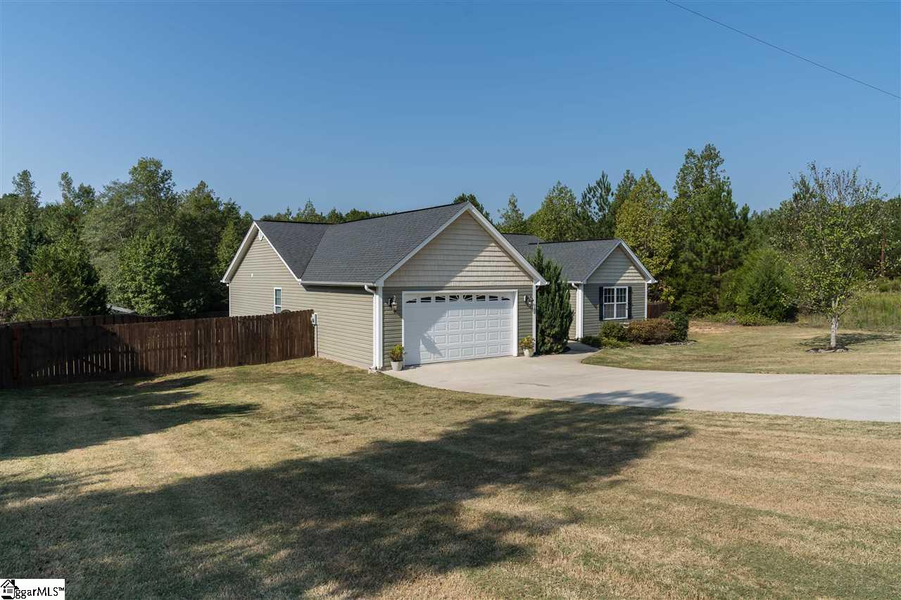 180 Edwin Lanford Road Woodruff, SC 29388 - Photo 2 of 36