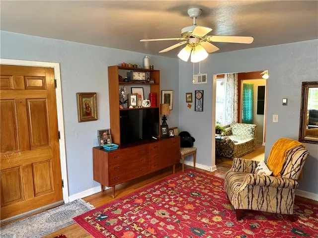 $194,900 | 11305 East Winner Road, Independence, MO 64052