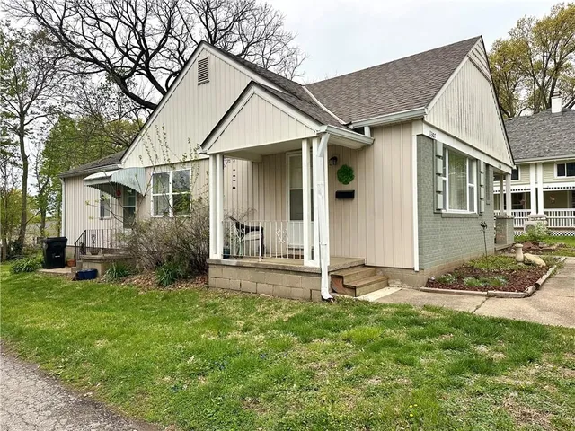 $194,900 | 11305 East Winner Road, Independence, MO 64052