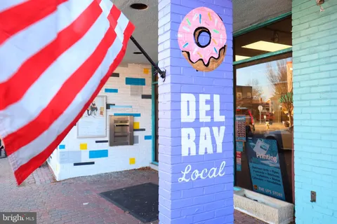 a store with lots of different kinds of flowers