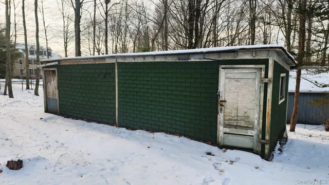 a sign that is on the side of the road