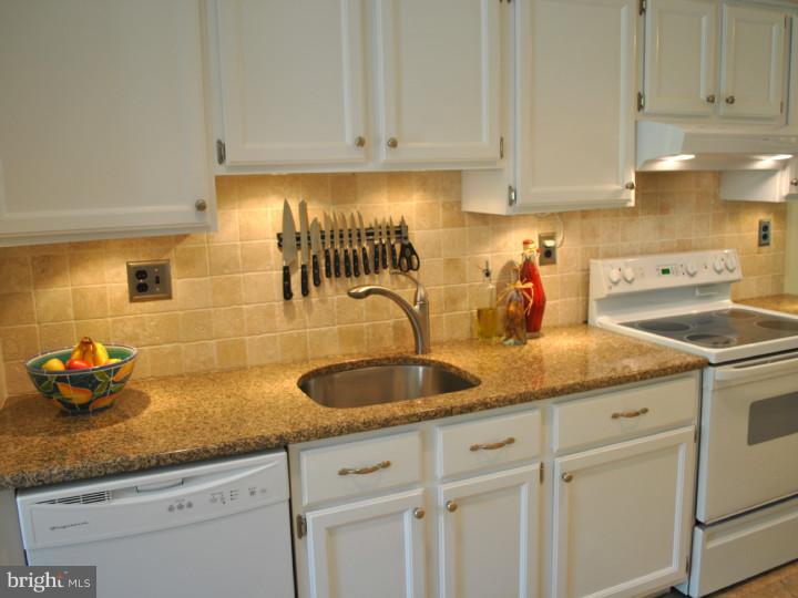 103 Hanover Court Wayne, PA 19087 - Photo 3 of 17 Gallery Image 3
