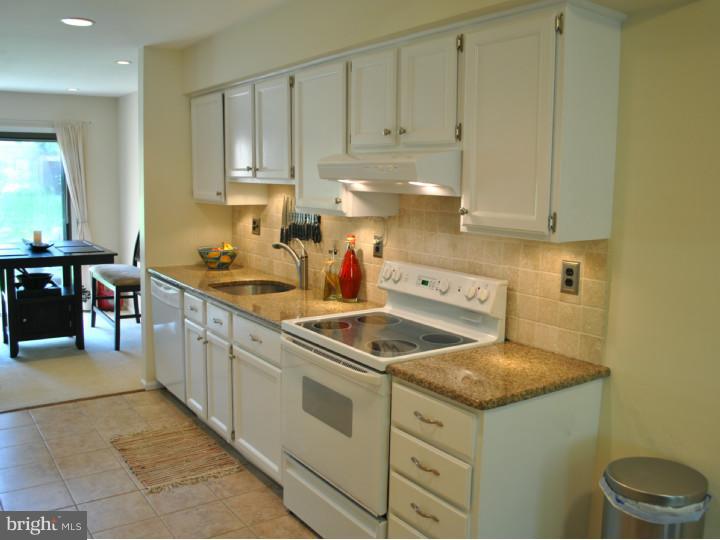 103 Hanover Court Wayne, PA 19087 - Photo 4 of 17 Gallery Image 4