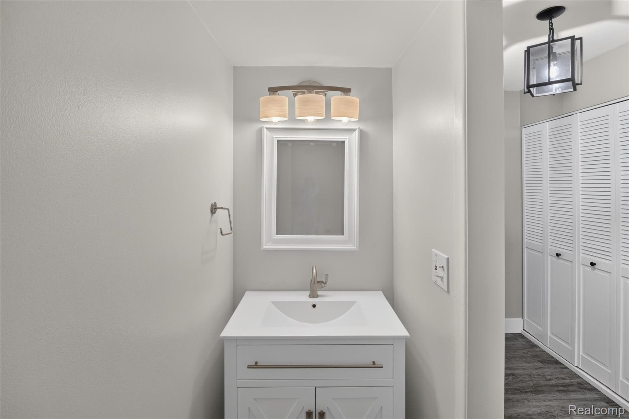 1695 Riverside Drive, Unit 7 Rochester, MI 48309 - Photo 16 of 31 16-1695-Riverside-Dr-Unit-7-Windowstill.jpg