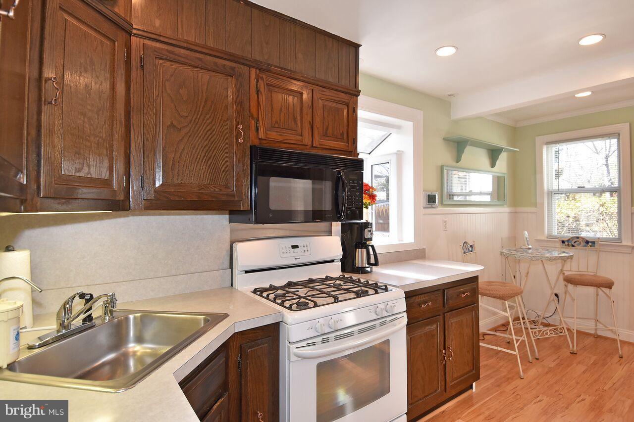 10111 Greenock Road Silver Spring, MD 20901 - Photo 11 of 30 GAS STOVE GREAT FOR COOKING
