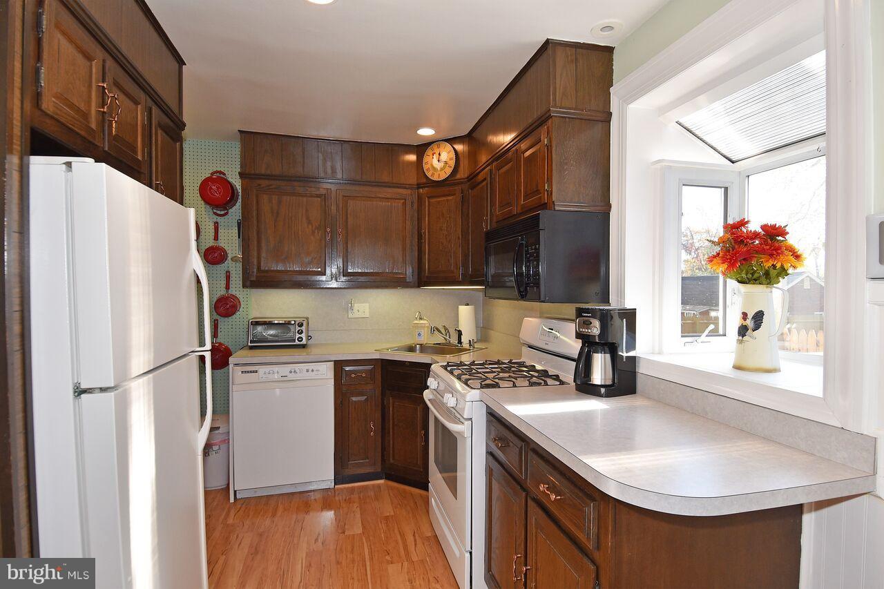 10111 Greenock Road Silver Spring, MD 20901 - Photo 12 of 30 GALLEY KITCHEN