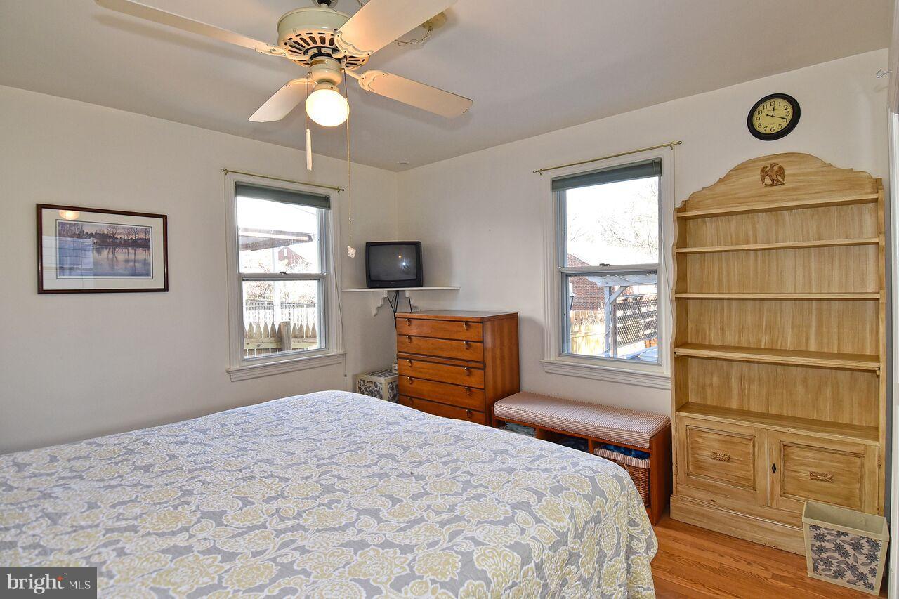 10111 Greenock Road Silver Spring, MD 20901 - Photo 15 of 30 LIGHTED CEILING FAN IN MASTER