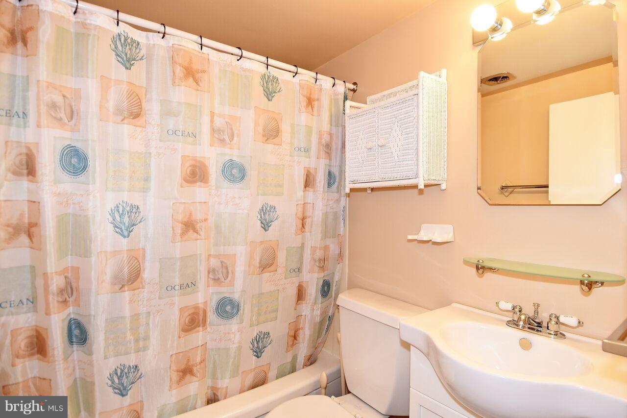 10111 Greenock Road Silver Spring, MD 20901 - Photo 20 of 30 BATH ON UPPER LEVEL