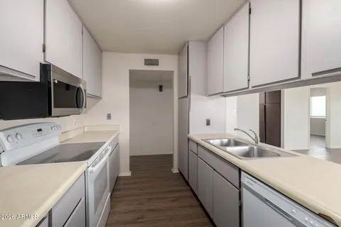 $879,000 | 17859 North 40th Street, Phoenix, AZ 85032